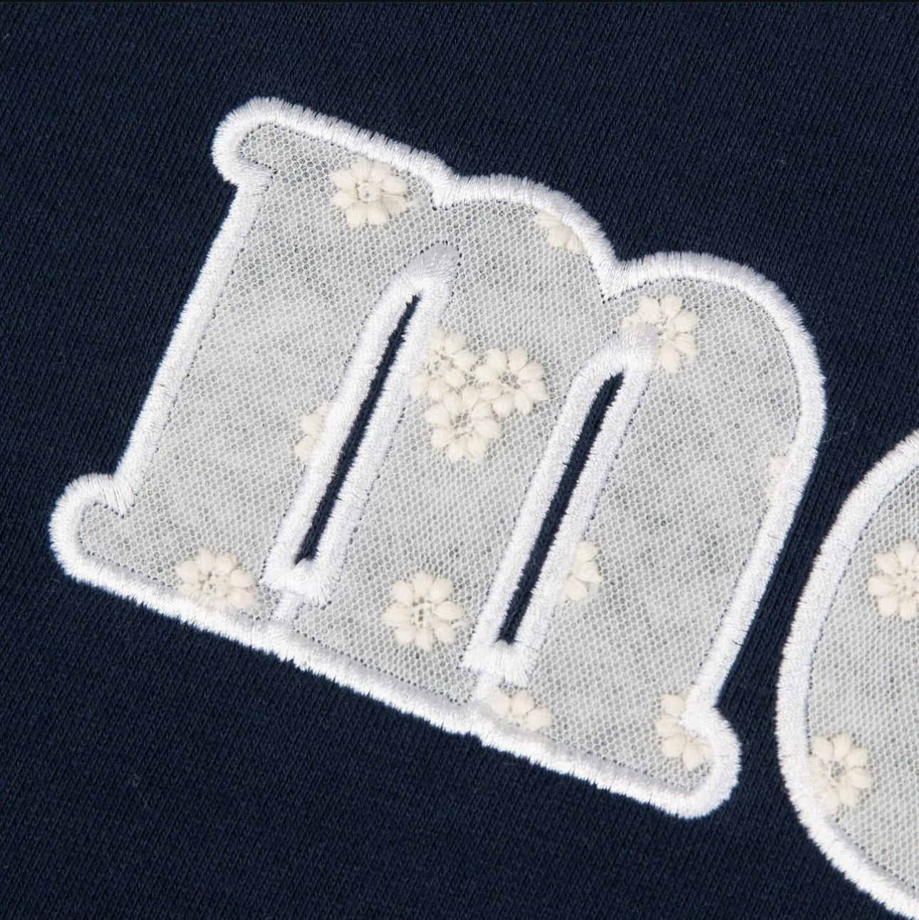 merci 碎花刺繡簡約質感圓領衛衣丨3色